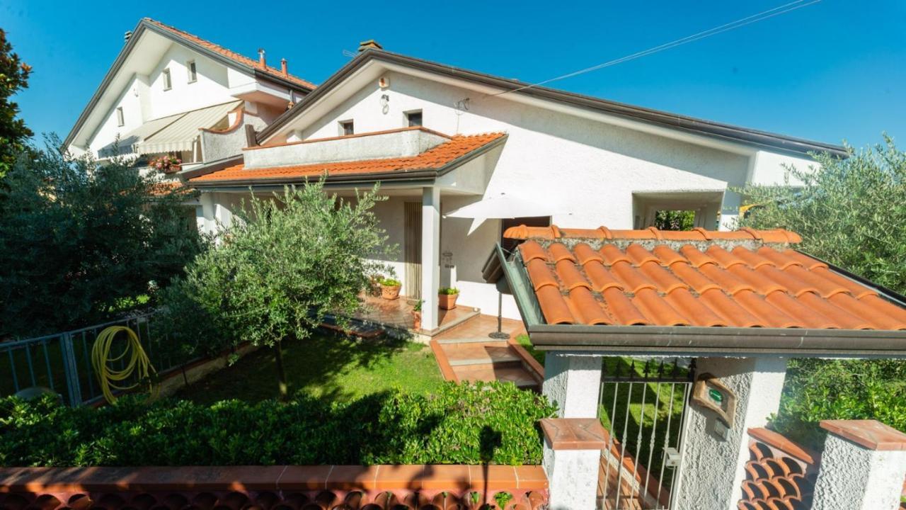 B&B Il Girasole Ortonovo Exterior photo
